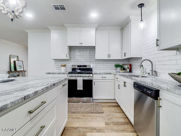 5th image of 119 Brentwood Blvd