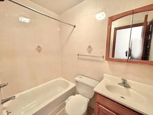 Rented by New Amsterdam Realty Group | media 14