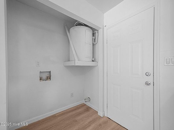 5th image of 110 Ravenwood Dr APT C
