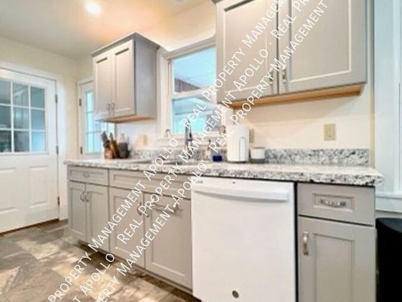 4th image of 1129 Jordan Ave