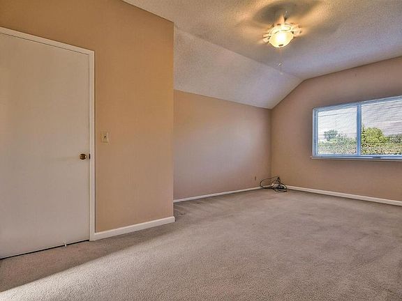 Master bedroom - Furniture is optional