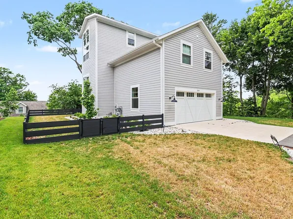 258 W Lowell St, Pentwater, MI 49449