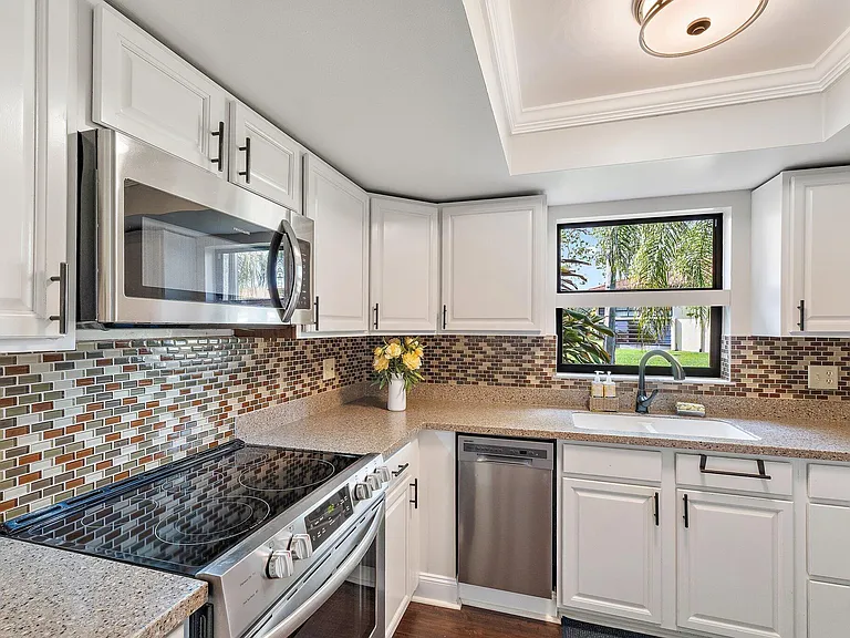 671 SW South River Dr #105 — Photo 12