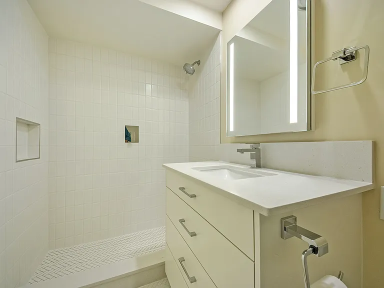 6211 W Northwest Hwy #G509 — Photo 18