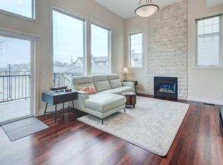 14 W Everridge Cmn SW, Calgary, AB T2Y 5G9