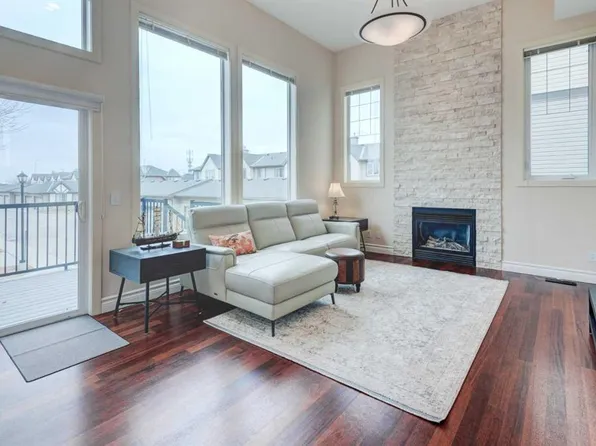 14 W Everridge Cmn SW, Calgary, AB T2Y 5G9
