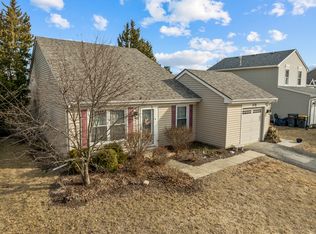 112 Red Cedar Dr, Streamwood, IL