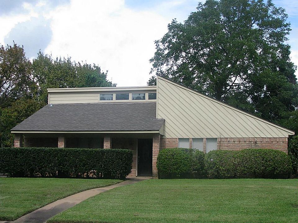 1st image of 202 Banyan Dr