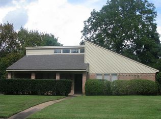 202 Banyan Dr, Lake Jackson, TX 77566