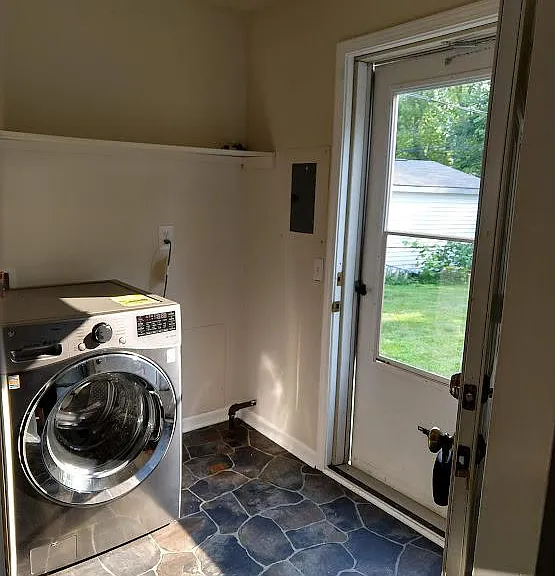 1075 Redleaf Ln — Photo 12