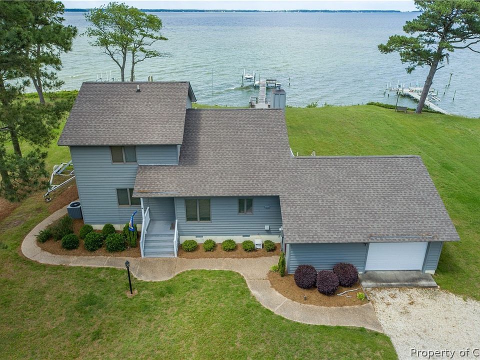 1st image of 243 Riverbank Dr