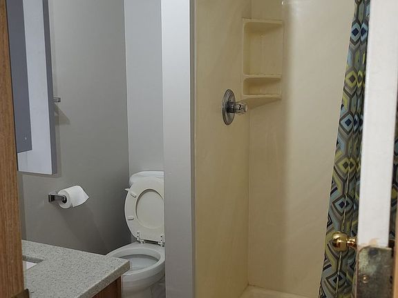 3rd image of 728 W Bertrand St #5