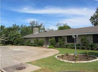2701 Burton Dr, Bryan, TX 77802