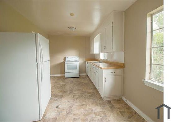5th image of 836 Vanderbilt St