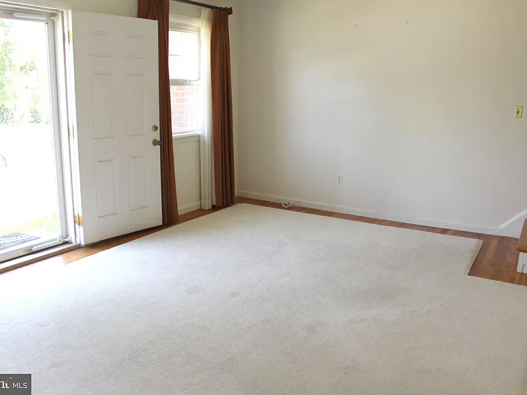 1120 Linkside Dr — Photo 2