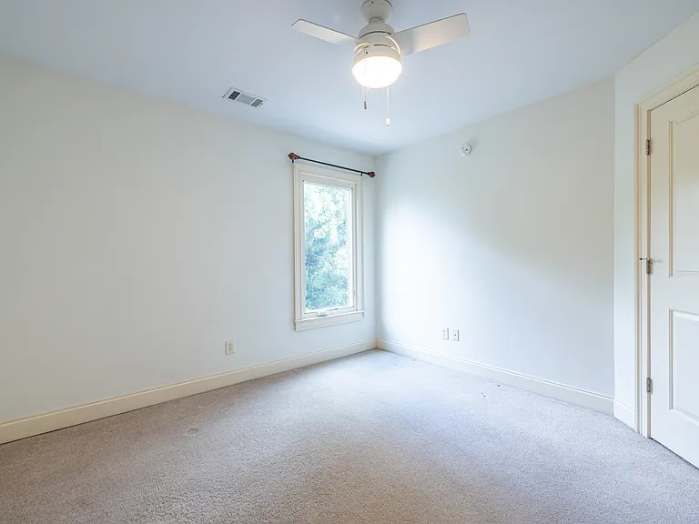 1040 Boulevard Dr NE — Photo 30