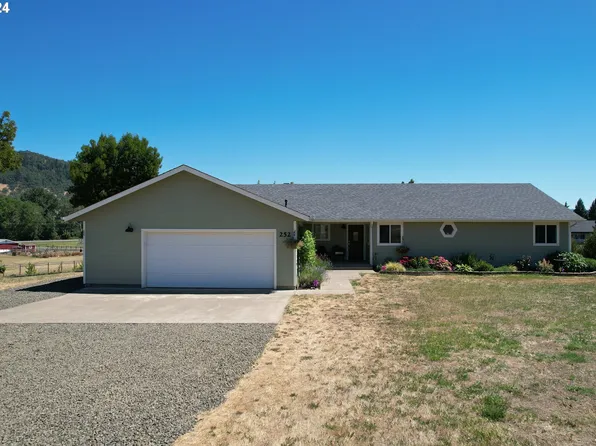 252 Lupine Ln, Roseburg, OR 97471