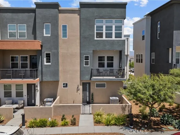 27034 Hummingbird Ln, Valencia, CA 91381