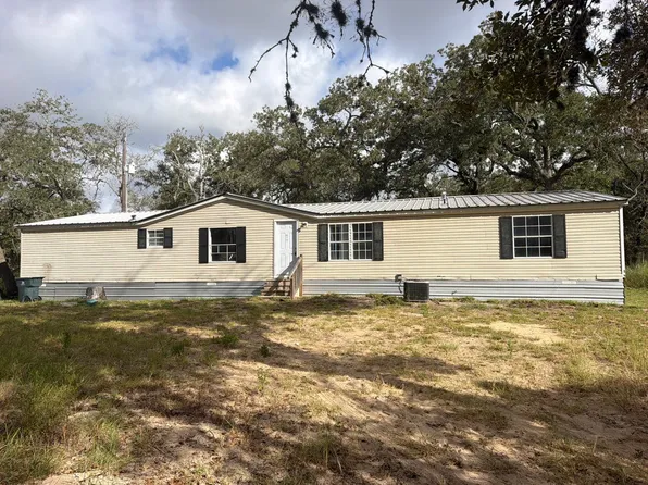 158 Longhorn Rd, Stockdale, TX 78160