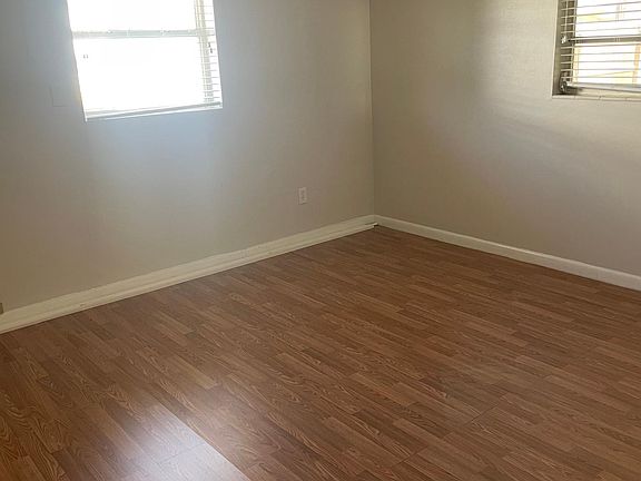 5th image of 412 Beethoven Ave