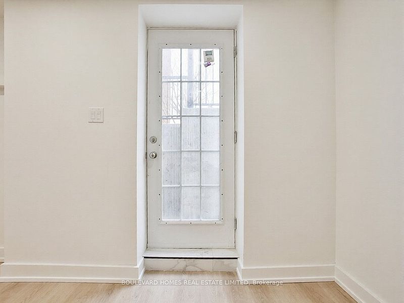 Toronto House for rent - 2 Bedrooms — photo 2