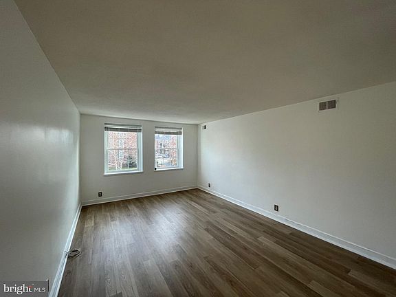 2nd image of 3062 S Buchanan St APT B1