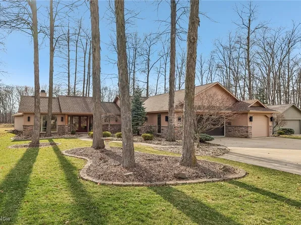 8796 Gatewood Dr, North Ridgeville, OH 44039