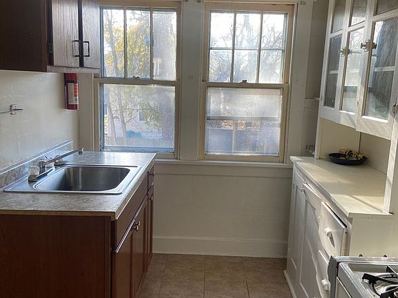 5th image of 218 Chadduck Ave
