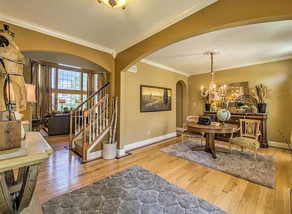 5th image of 111 Derbyshire Ln