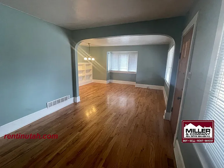 1560 E Garfield Ave — Photo 3