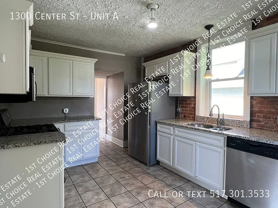 Charming 2-Bdr 1-Bth Duplex In Old Town - Fireplace/Office/Washer/Dryer — Photo 2