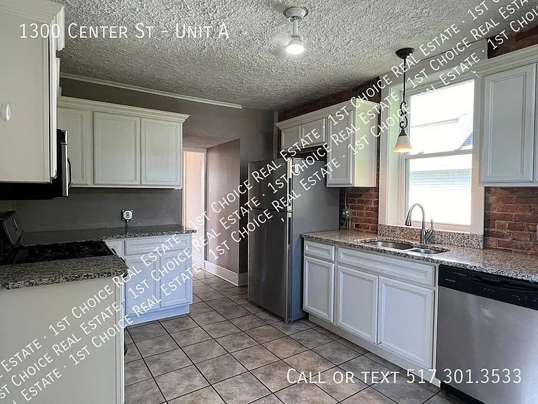1300 Center St #A — Photo 2