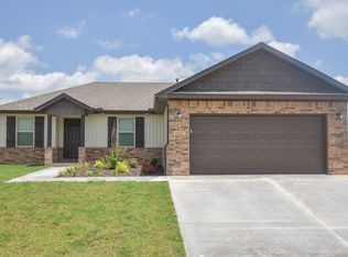 1631 Seattle Slew St, Prairie Grove, AR 72753