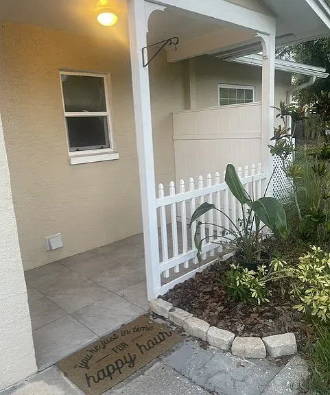 1799 S Belcher Rd — Photo 2
