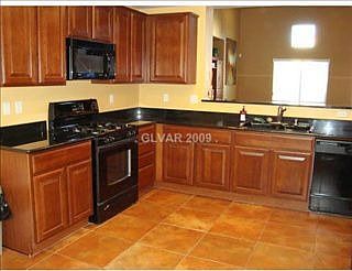 2nd image of 912 E El Campo Grande Ave