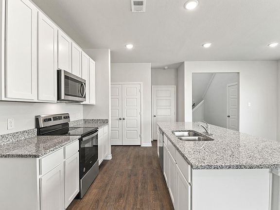 3rd image of 5028 Cervinae Rd