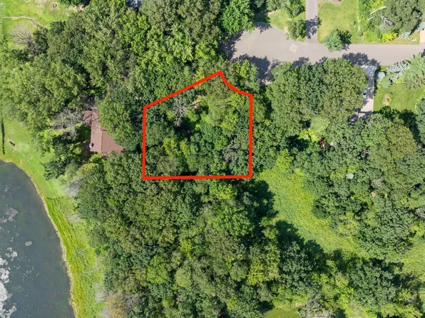 170 Bevins Ln, Saint Paul, MN 55115