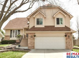 617 N 152nd Avenue Cir, Omaha, NE 68154