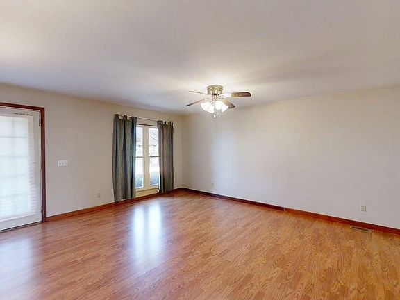 5th image of 1002 Goldenview Dr