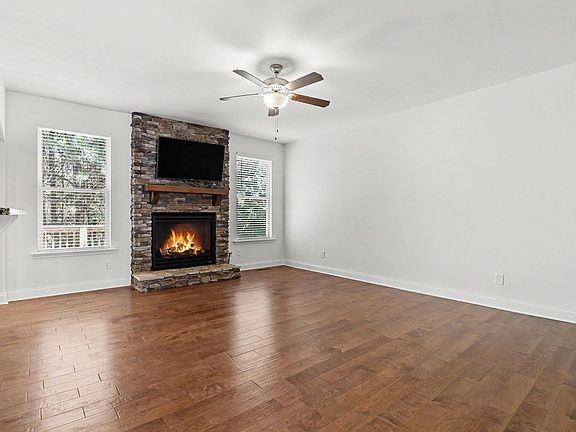3rd image of 4010 Village Estates Ct