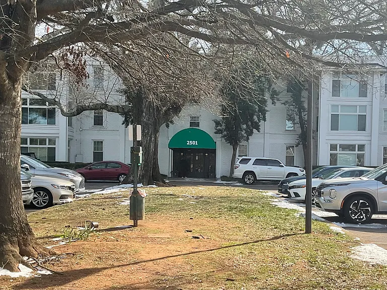 2501 Roswell Ave #105 — Photo 12