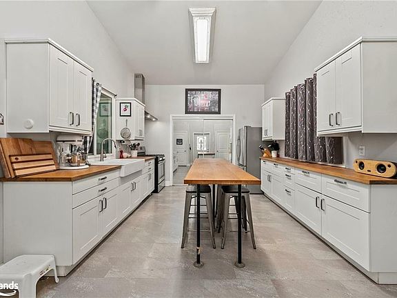4th image of 51 Farmcrest Ave