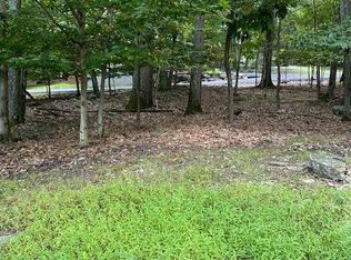 38 Oak Ln, Lake Ariel, PA 18436