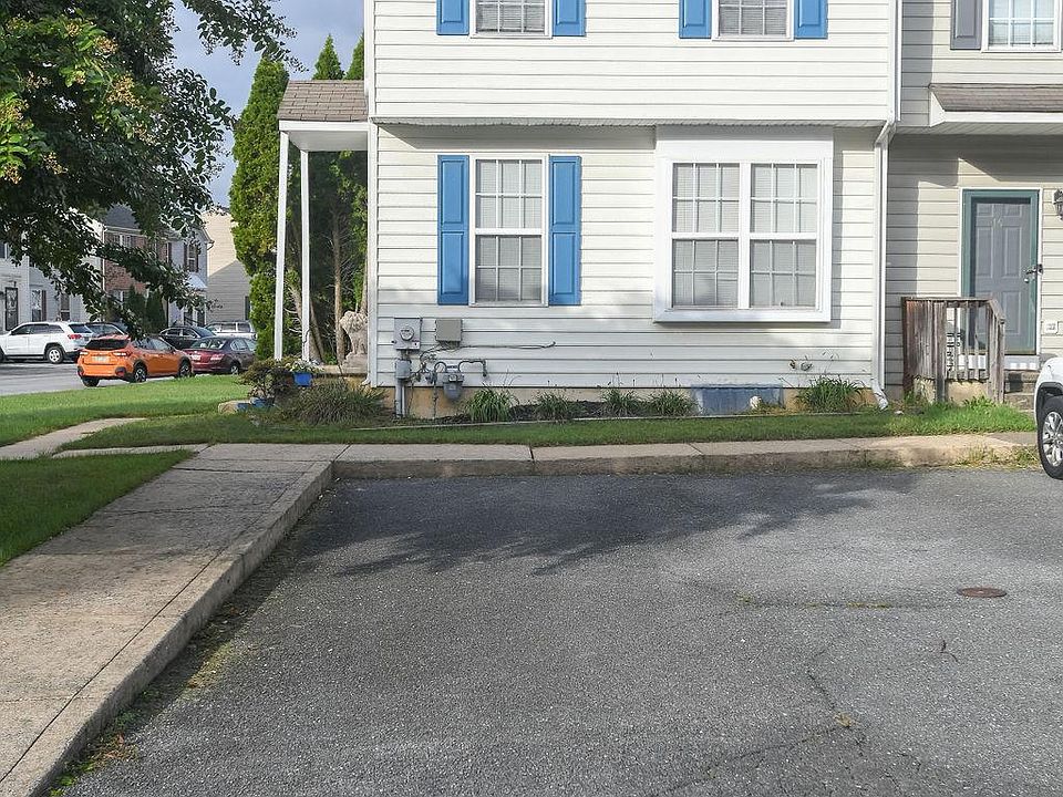 1st image of 18 Alexis Dr