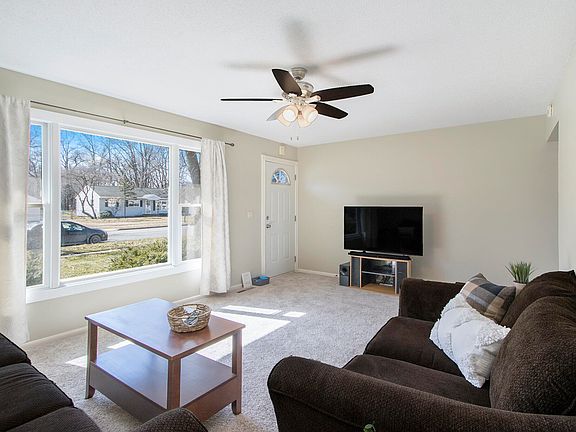 5th image of 414 W Melody Ave