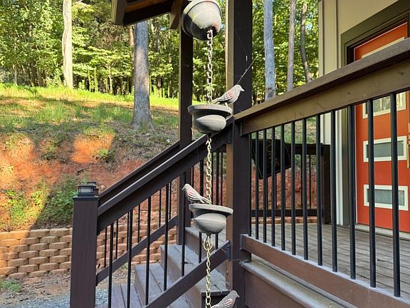 5th image of 55 Elmwood Cir