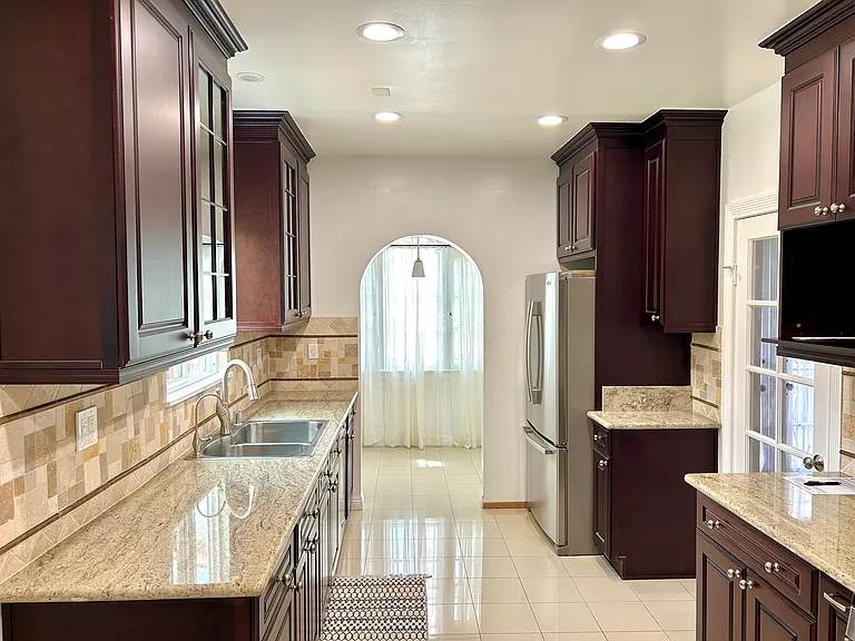 621 S Highland Ave — Photo 6