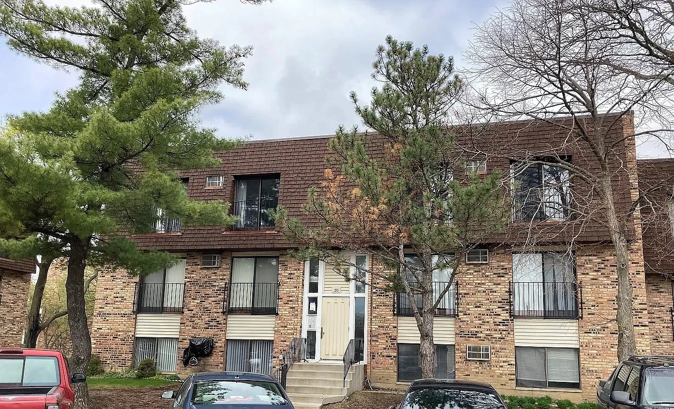 2 bed, 988 sqft, $1,900 — Photo 1