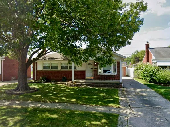 28053 Fountain St, Roseville, MI 48066