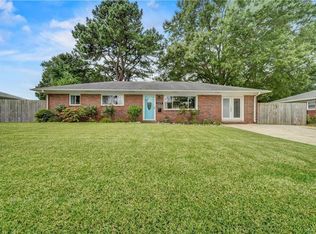 869 Hunting Hill Ln, Virginia Beach, VA 23455